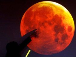 Langit Bali Merah: Malam Ini Gerhana Bulan Total Bisa Disaksikan Warga
