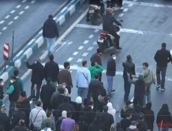 Sinyal Bahaya Warga AS Diminta Angkat Kaki dari Iran