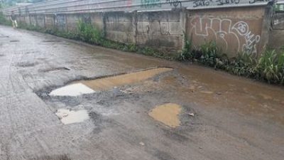 Penampakan Jalan Rusak