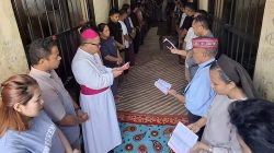 Uskup Labuan Bajo Pimpin Ibadah Jalan Salib di Ruang Tahanan Polres Manggarai Barat