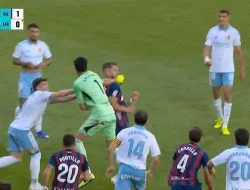 Kiper Real Zaragoza Tinju Pemain Huesca Terancam Hukuman 12 Laga